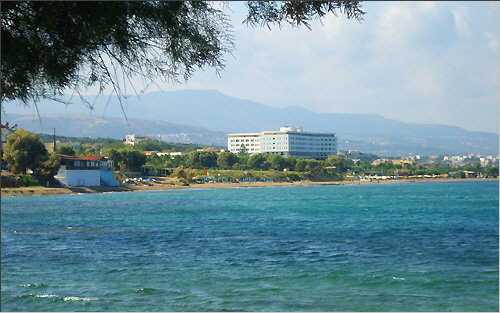 Scaleta: Big hotel on the beach